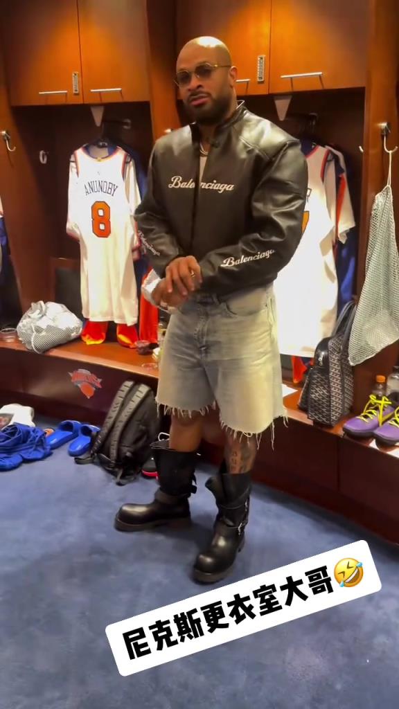 這身就有點看不懂了！“鞋王”塔克今日上腳大頭皮靴