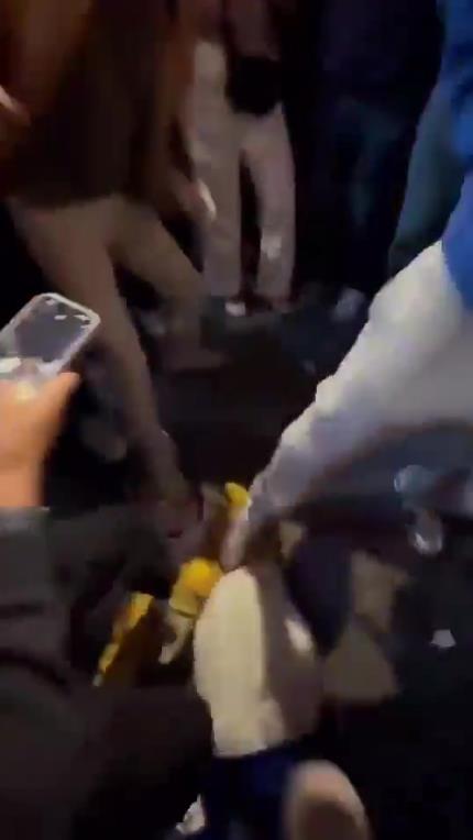 驚！尼克斯大勝步行者后，哈利伯頓遭主場球迷群毆