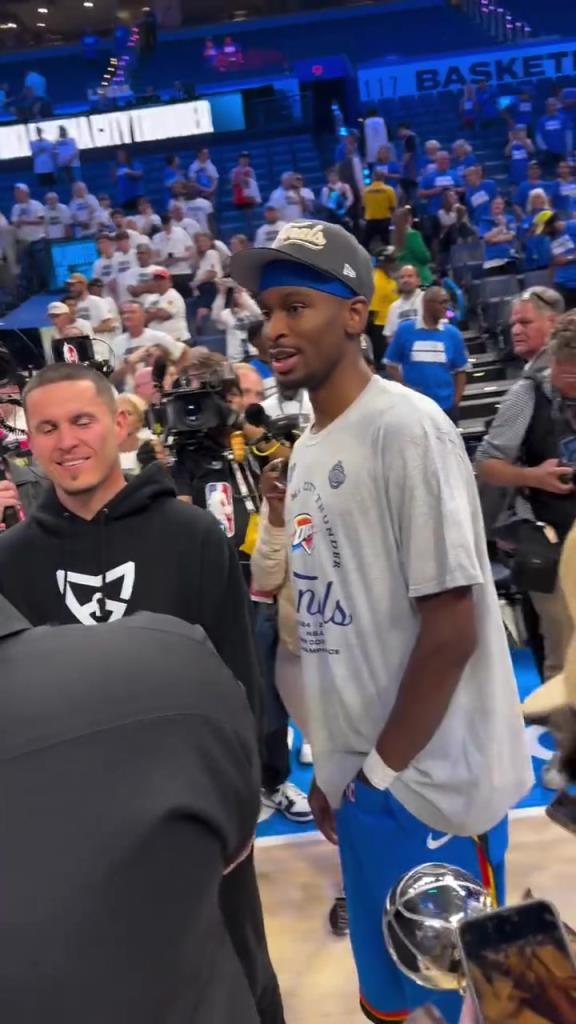 道理我都懂，但是為什么亞歷山大拿到MVP之后要掏襠